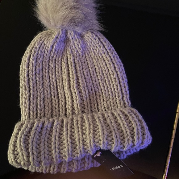 Hatattack- Revolve brand beanie- removable pompom - Picture 2 of 4